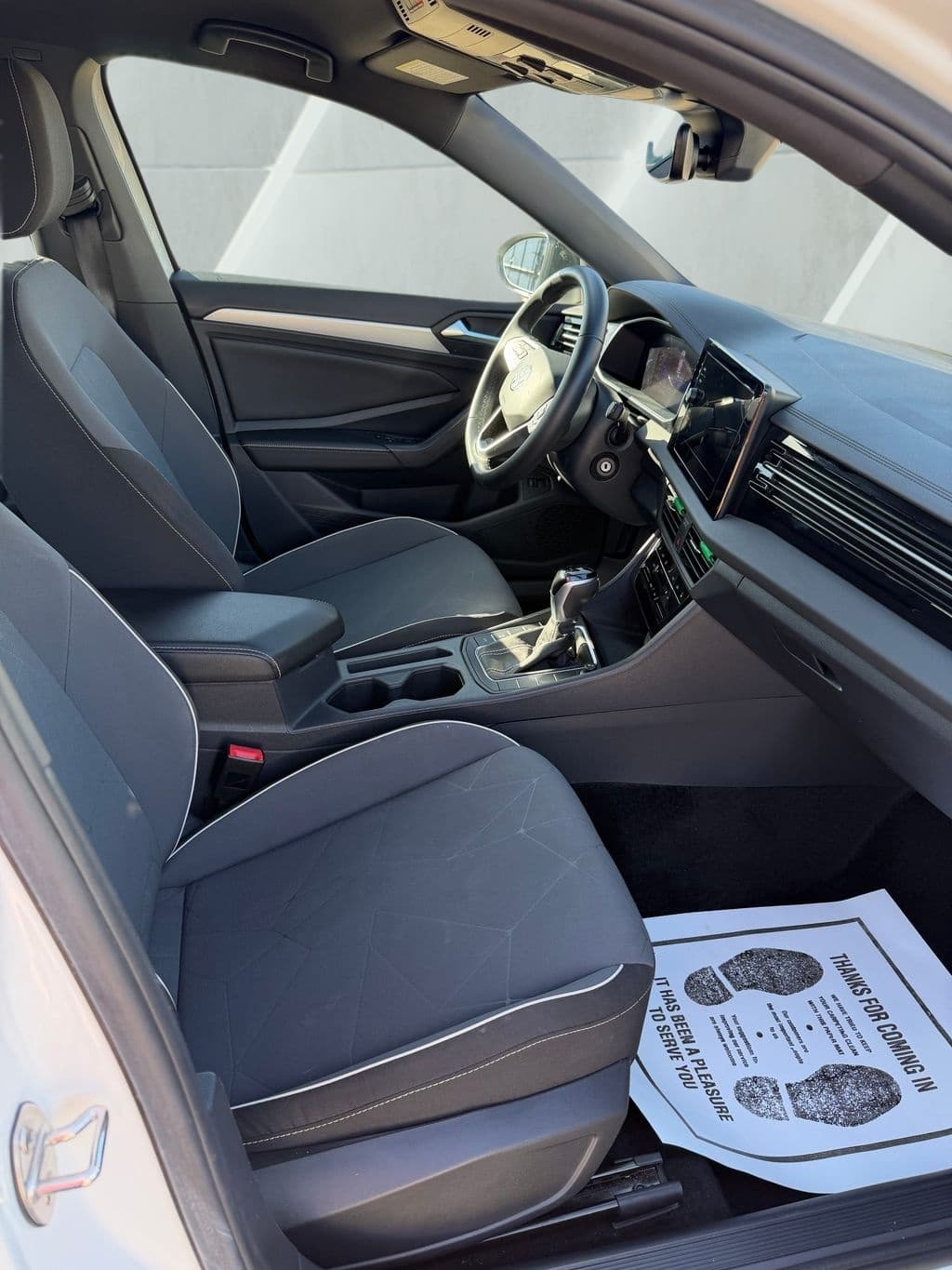 2025 Volkswagen Jetta Sport - Photo 10